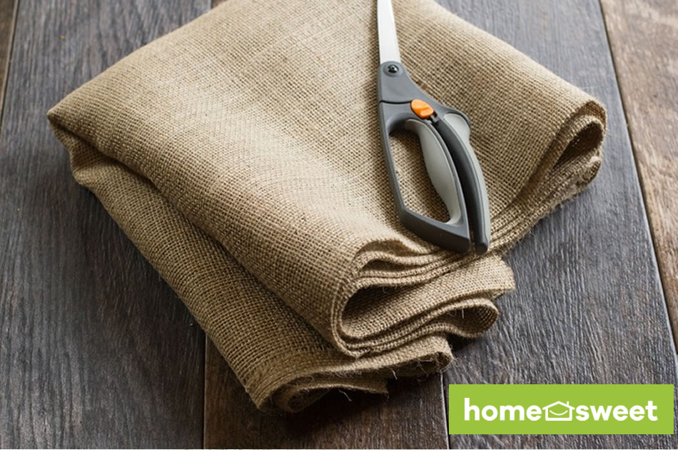 HomeSweet_burlap|How To Easily Cut Burlap Fabric|See more at http://livingroomideas.com/easily-cut-burlap-fabric/