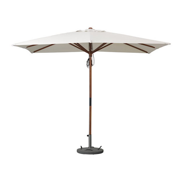 LÅNGHOLMEN / LÖKÖ Umbrella with Base | 15 Affordable Ikea Patio Furniture And Decor