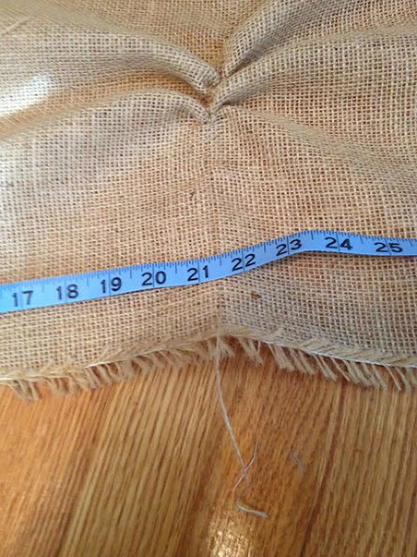 Pull the String|How To Easily Cut Burlap Fabric|See more at http://livingroomideas.com/easily-cut-burlap-fabric/