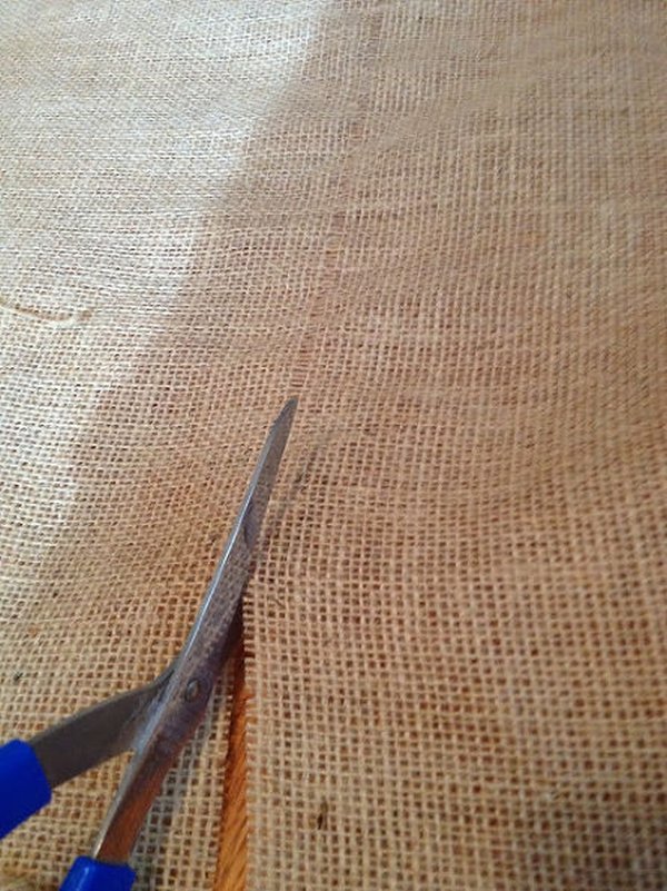 Cut. Cut. Cut.|How To Easily Cut Burlap Fabric|See more at http://livingroomideas.com/easily-cut-burlap-fabric/