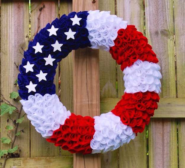 Wreath | The Ultimate Guide To Decorating Your Home For 4th of July
