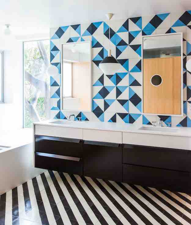 Midcentury | 21 Stylish Bathroom Themes | Living Room Ideas