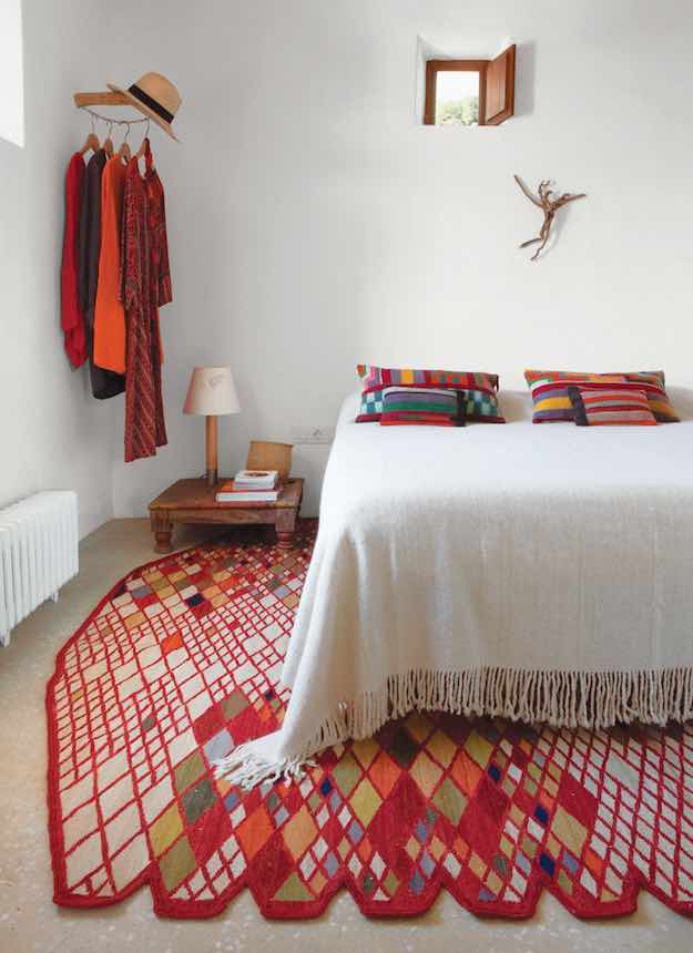 Red and Orange | Bedroom Color Schemes: 15 Fabulous Ways To Mix Colors