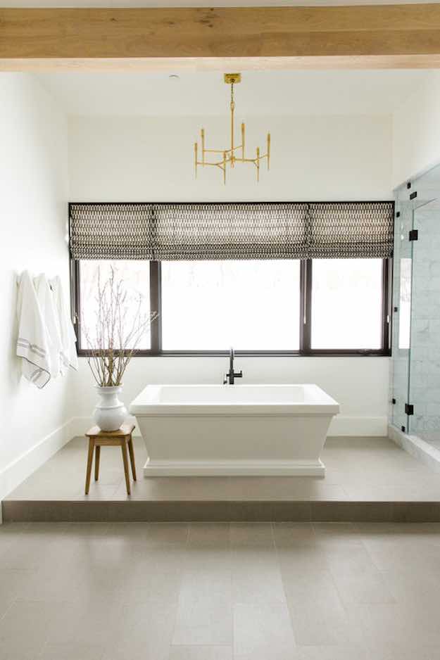 Chandelier | 23 Stunning Modern Bathroom Design Ideas
