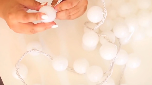 Place the Christmas lights in | [Video] Get Crafting With These Easy DIY Tumblr Bedroom Ideas