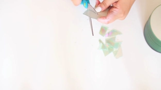 Cut up the CDs | [Video] Get Crafting With These Easy DIY Tumblr Bedroom Ideas