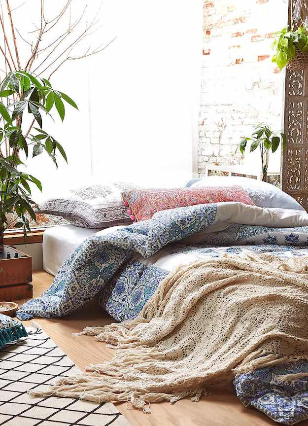 Low Bed | Bohemian Bedroom Ideas To Inspire You This Fall