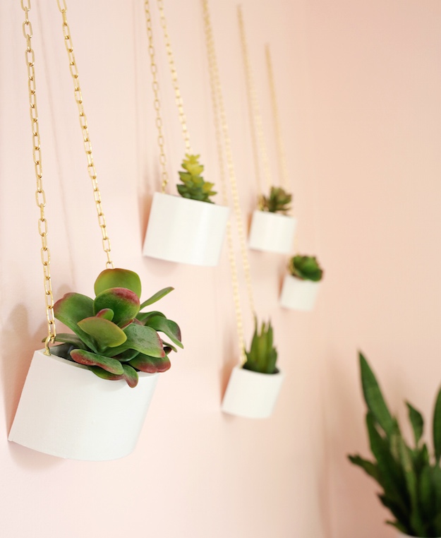 Wooden Box Hanging Planter | Simple DIY Wall Decor Projects To Fill Up Your Plain Walls