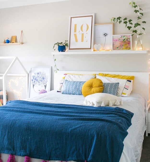 Bedroom Accent | Creative Floating Shelves Designs To Inspire Your #Shelfie