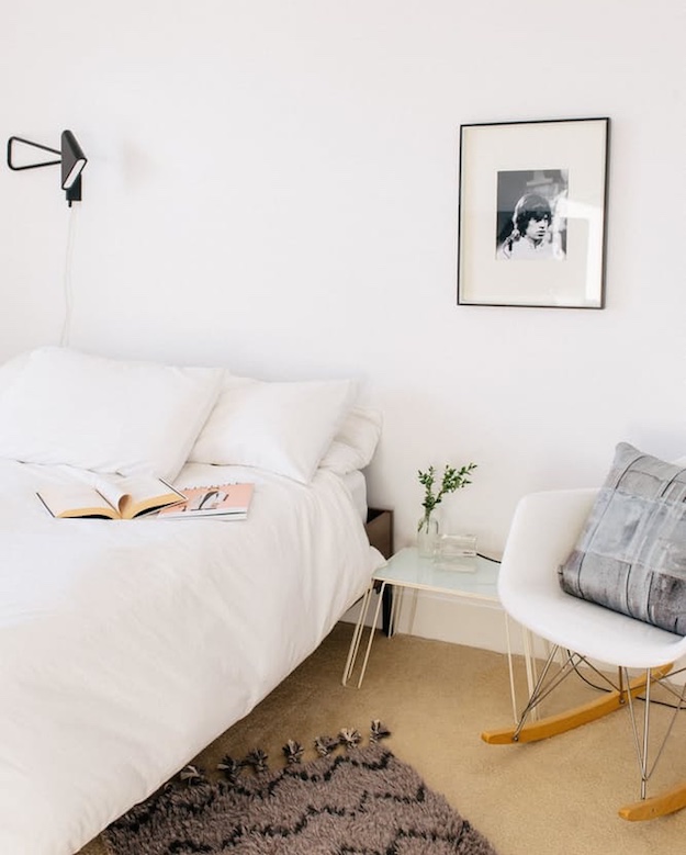 Clean Walls | White Room Ideas: Eye-Catching Ways To Decorate A White Space