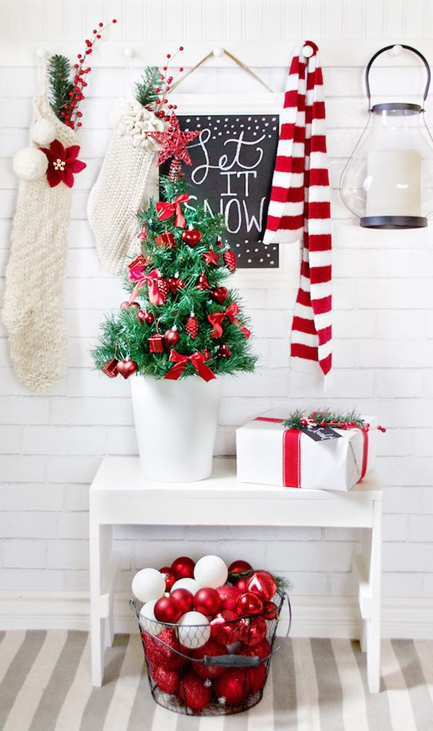 Clean and Bright | Christmas Home Decorating Ideas To Get You In The Holiday Mood