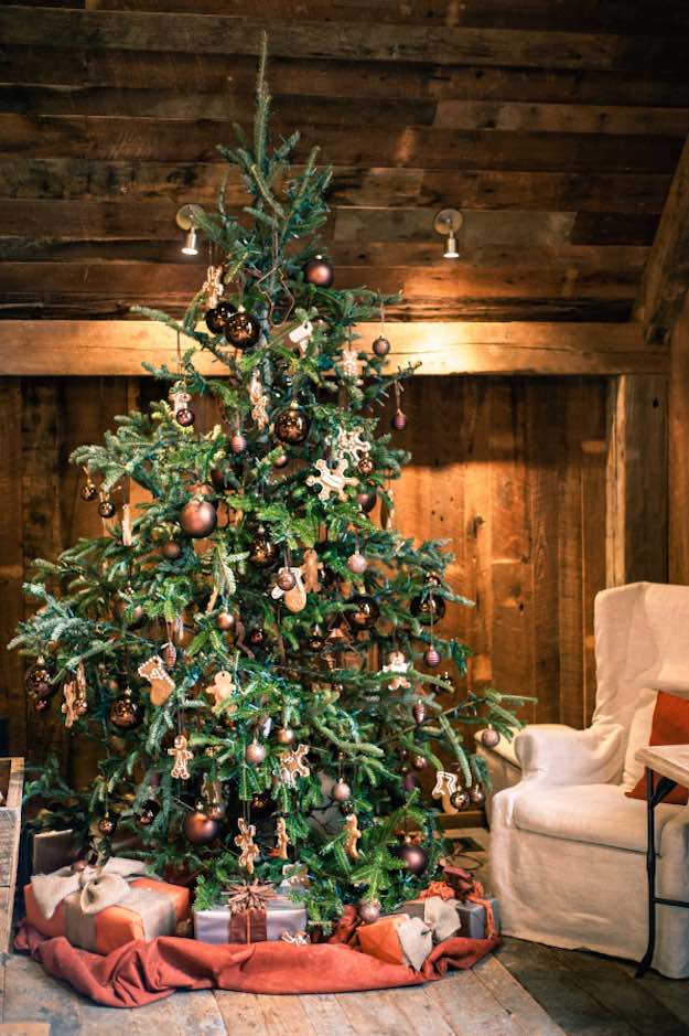 Warm Wood | Christmas Home Decorating Ideas To Get You In The Holiday Mood