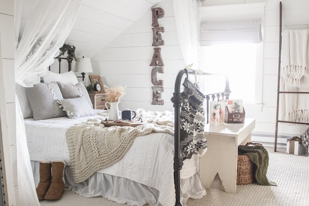 Bright Rustic | Christmas Bedroom Ideas To Bring In The Holiday Cheer