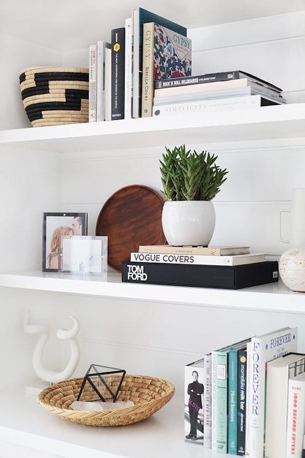 Books and Magazines | 13 Cozy Guest Room Decorating Ideas on a Budget